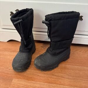 Tundra Youth Size 2 Black Winter Boots